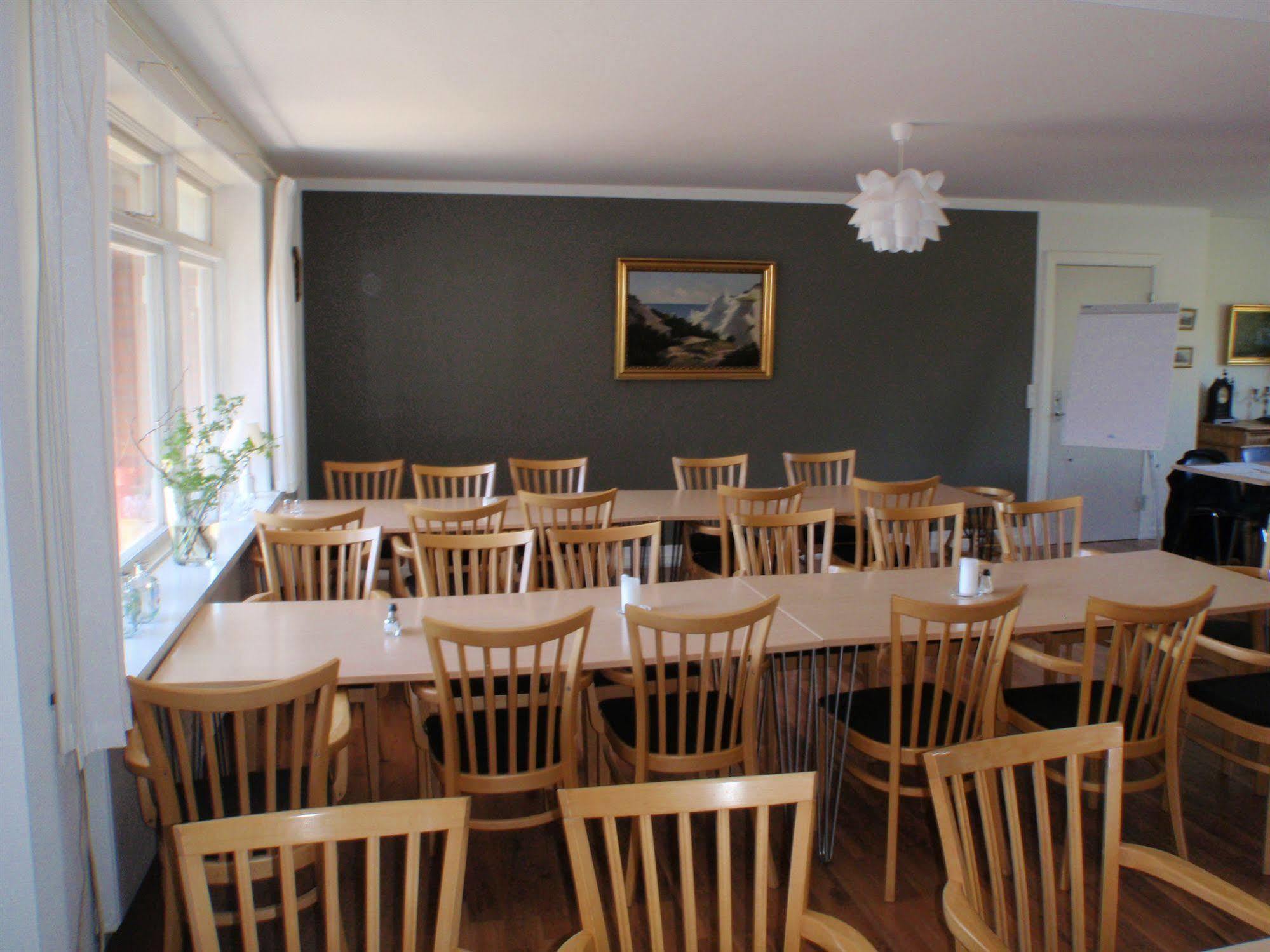 Mon & Hostel Borre