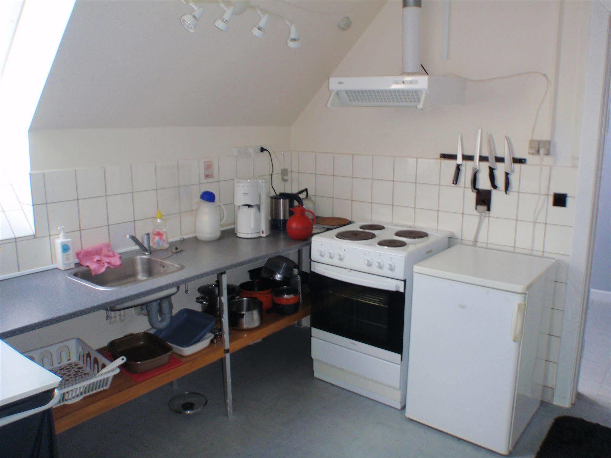 Mon & Hostel